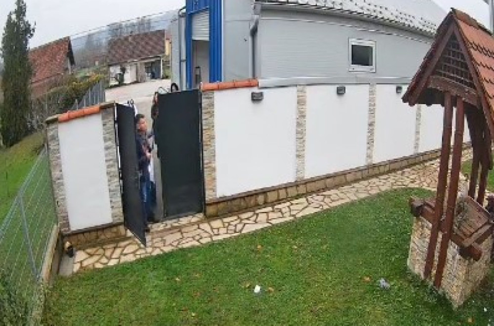 Blokaderi upali u dvorište predsednika opštine Mionica; "Ne bih to očekivao ni od najgoreg neprijatelja" VIDEO