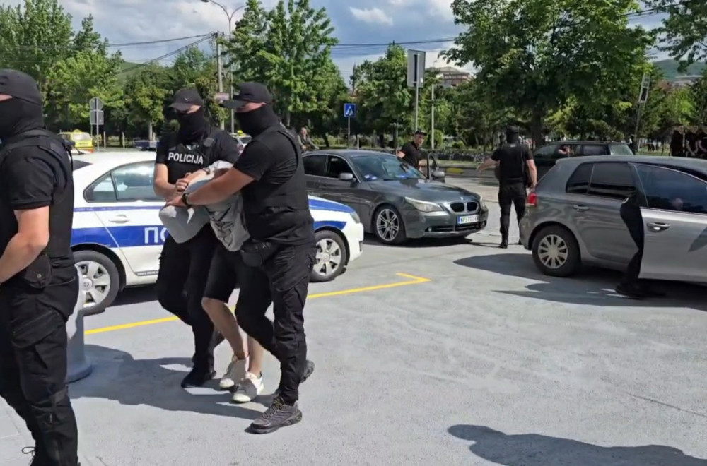 Napravio tajni bunker u automobilu, pa sakrio preko 200 bokseva cigareta