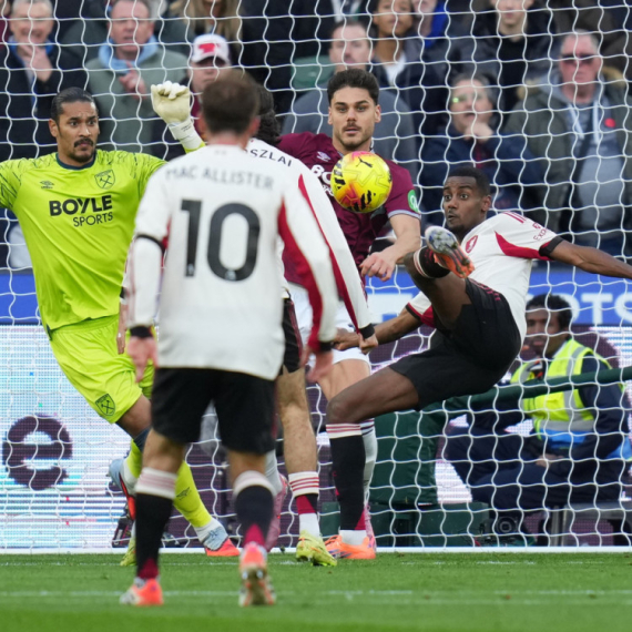 Liverpul "dočekao" Isaka – i pobedu u Londonu VIDEO