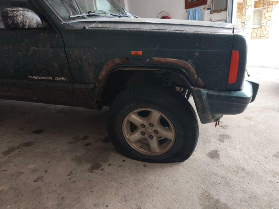 Lažni veterani buše gume meštanima Negotina; Dok blokaderi vrše pritisak na građane, CRTA im pomaže FOTO/VIDEO