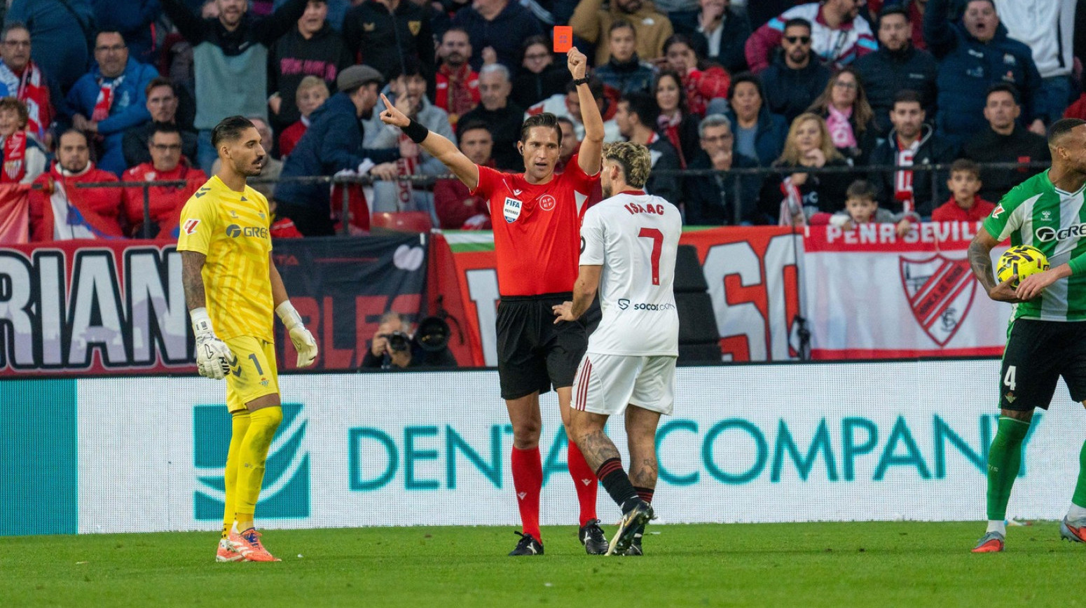 Prekinut veliki derbi u Španiji! VIDEO