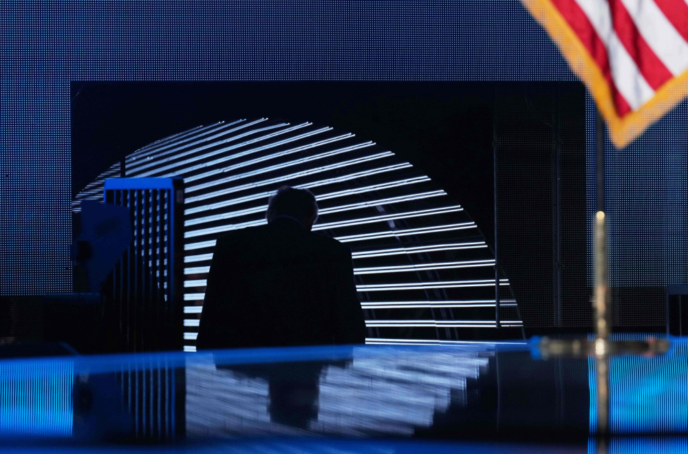 Tramp upozoren; "Crvena linija" je postavljena