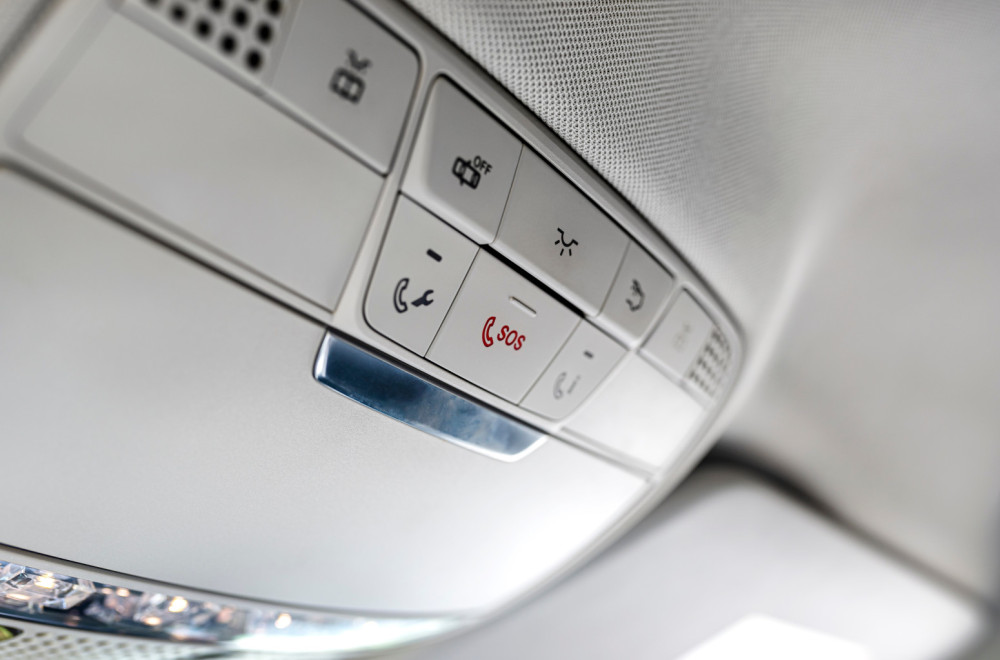 Panik taster u automobilu – opcija ili obaveza u Srbiji?