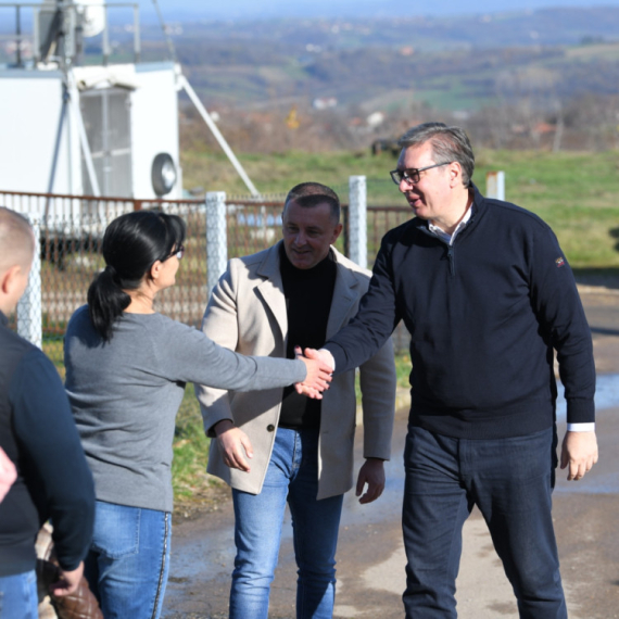 Penzije od danas uvećane za 12,2%: Vučić čestitao penzionerima i poželeo veće penzije