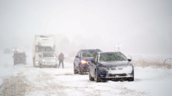 Kamion sleteo s puta između Futoga i Begeča: Zapalila se kabina