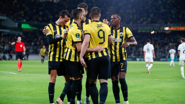 Vlasnik AEK jednom izjavom napravio haos u svlačionici VIDEO