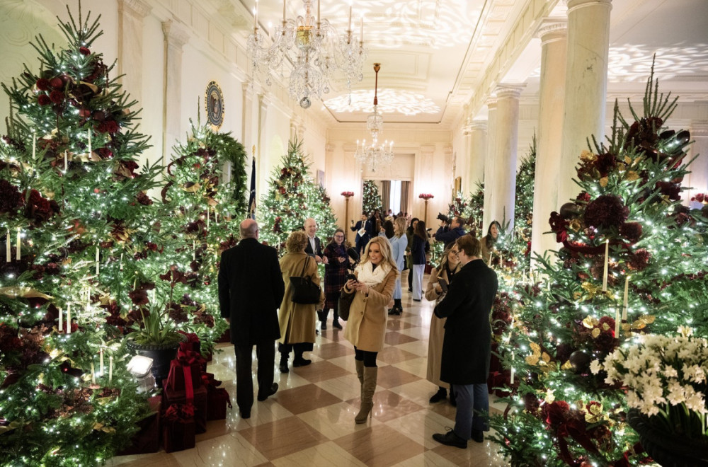 Melanija Tramp predstavila Belu kuću u Božićnom ruhu: "Dom je tamo gde je srce" FOTO