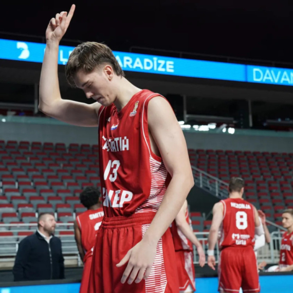 Hrvatska na pogon anonimnog tinejdžera rutinski do 2/2