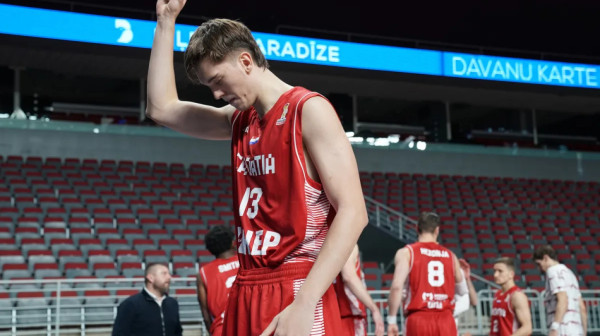 Hrvatska na pogon anonimnog tinejdžera rutinski do 2/2