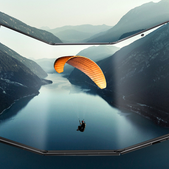 Samsungov prvi trostruko savitljivi telefon je prava zver VIDEO