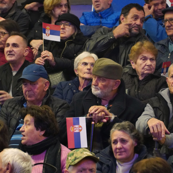 Vučić čestitao penzionerima: Povećanje 12,2 odsto