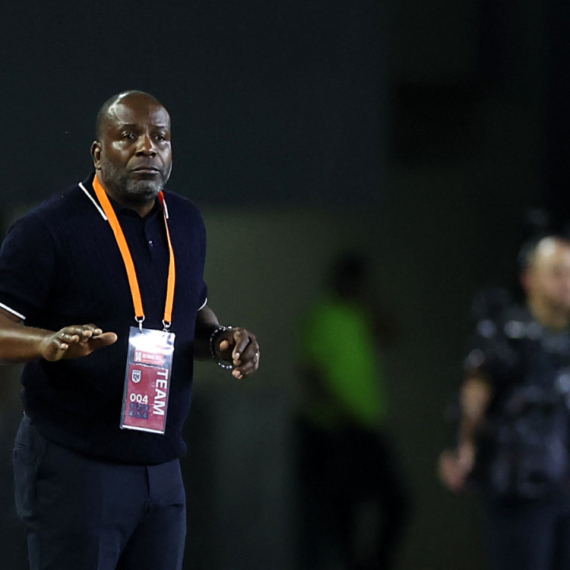 Ostali bez selektora pred istorijsku utakmicu