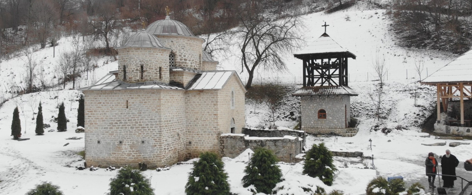 Srpska svetinja skrivena u šumama na samoj granici: Manastir koji čuva mošti tri potomka loze Nemanjića FOTO