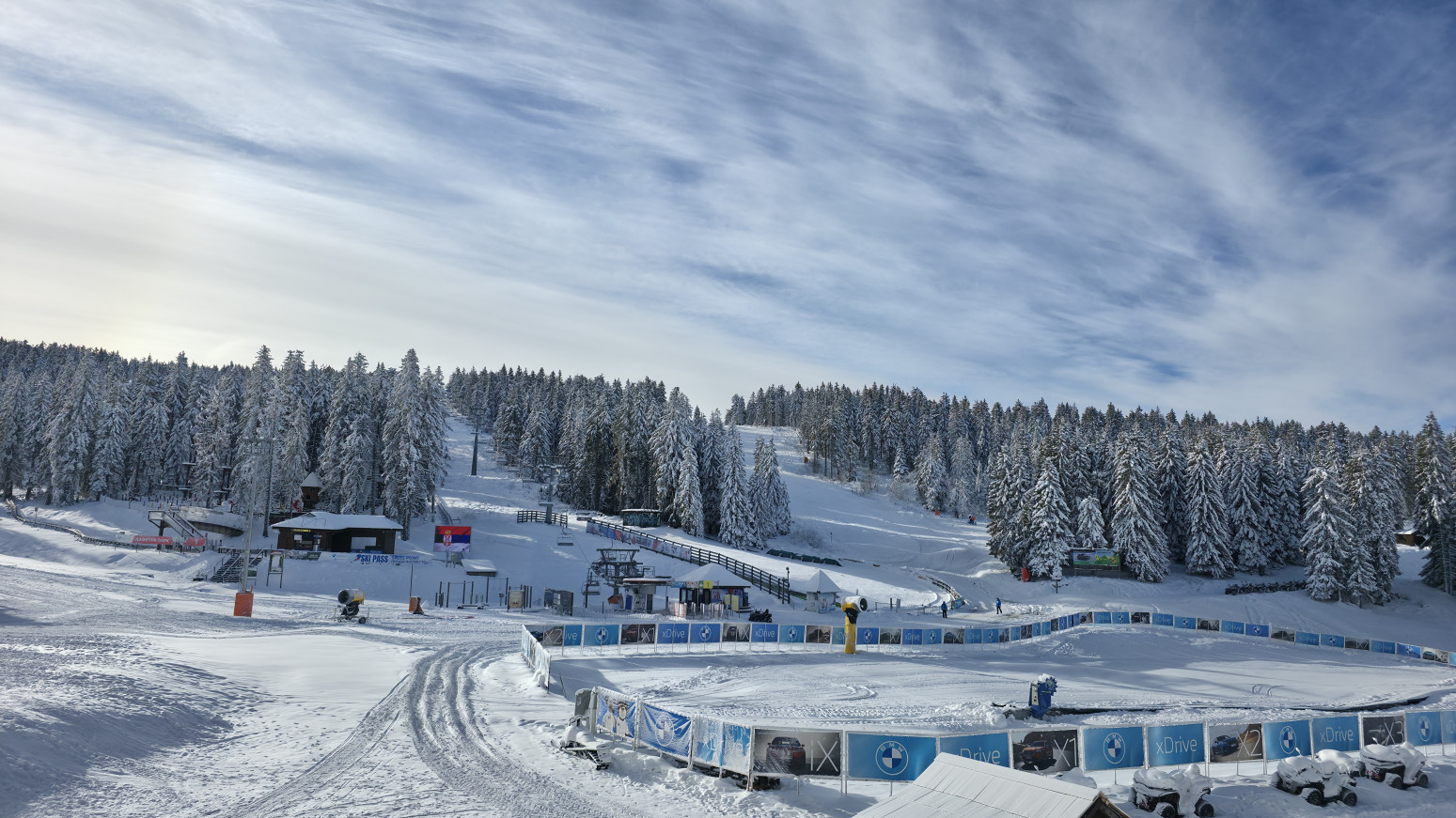 Hiljade skijaša na vrhu Srbije: Traži se mesto više, a zbog gužvi nadležni traže jedno