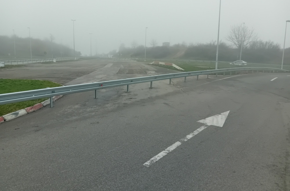 Bezbedniji saobraćaj na petlji Mišeluk: Postavljena zaštitna ograda FOTO