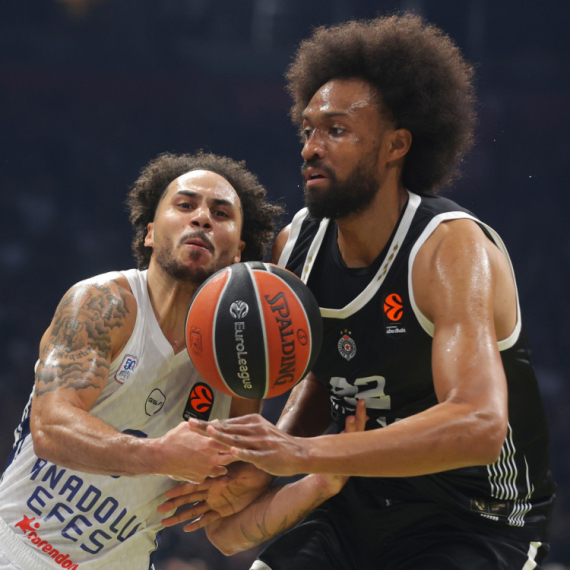 Larkin uspešno operisan – neće skoro na teren