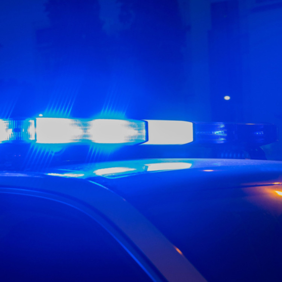 Teška saobraćajna nesreća u Vojvode Stepe: Vozač udario u ostrvo, pa lomio sve pred sobom VIDEO