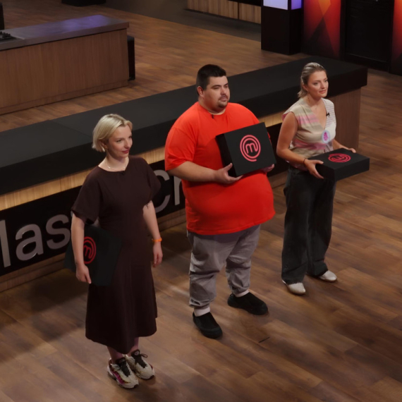 Finalisti dobili poklone od sudija – pogledajte šta je u njima! VIDEO