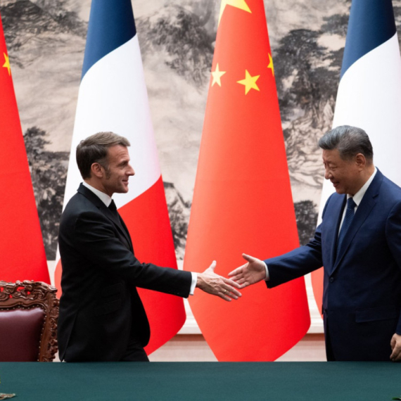 Makron i Si "tet-a-tet"; Tema – Ukrajina FOTO/VIDEO