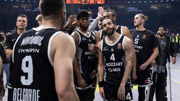 Nemile scene posle pobede Partizana – navijači pevali Obradoviću, igrači negodovali VIDEO