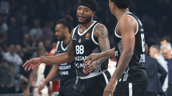 Misteriozna poruka Tajrika Džonsa – zabranio je komentare VIDEO