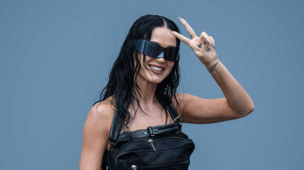 Vrele scene sa jahte još nisu zaboravljene, a već stižu nove fotke bivšeg premijera i pevačice FOTO