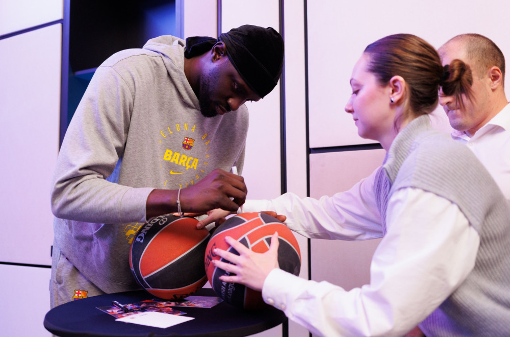 "Kevine, vrati se među crno-bele"