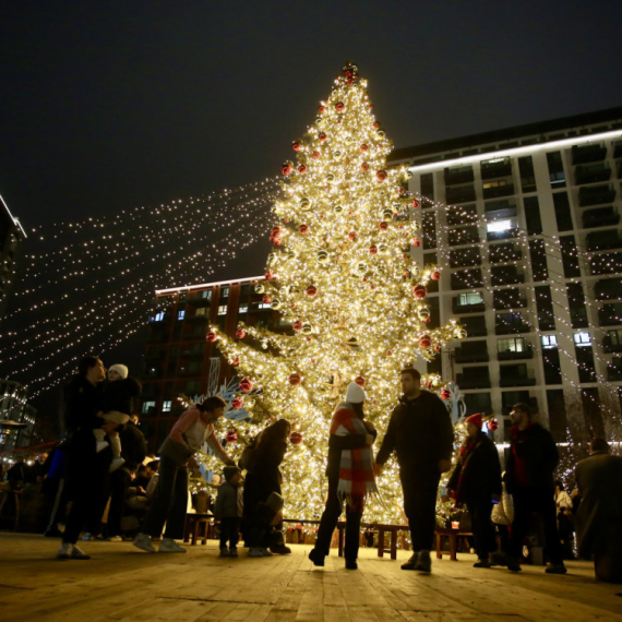 Savski park pretvoren u mali praznični grad FOTO
