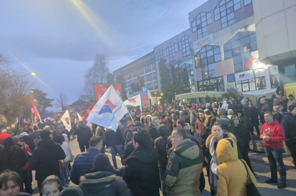 Veliki skup u Šidu: Pokazaćemo blokaderima da ih se ne plašimo, ne damo Srbiju