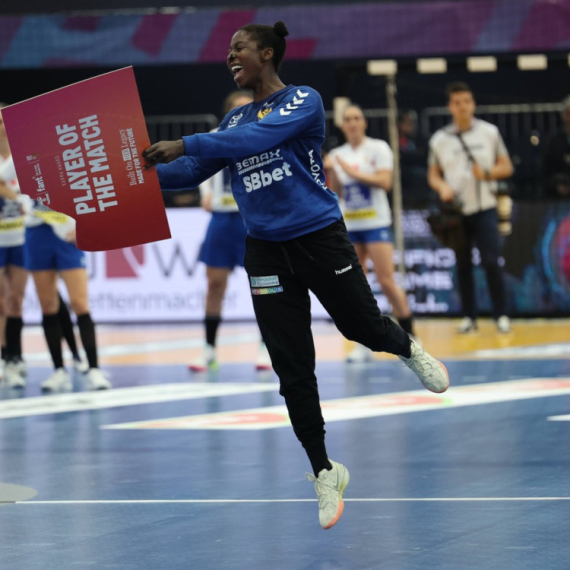 Ima 36 godina, peva himnu Crne Gore i "uništila" je Srbiju