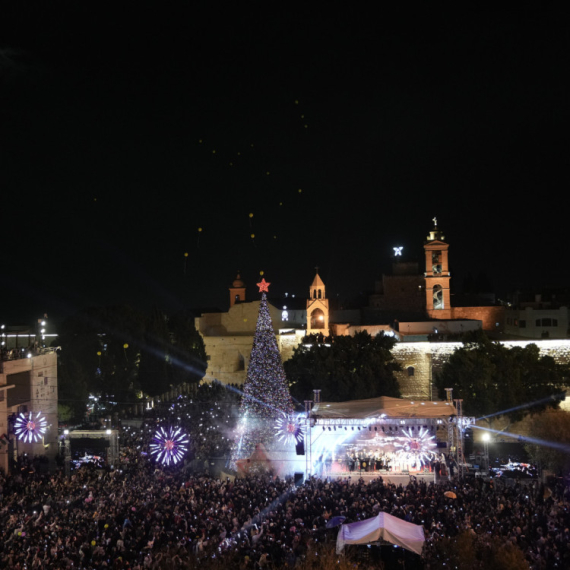 Ponovo sija novogodišnja jelka u Vitlejemu: Prvi put od početka rata FOTO