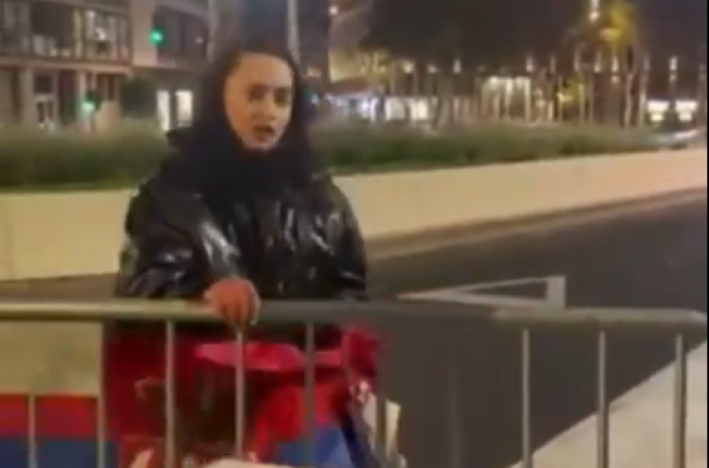 Skandal: Blokaderka pocepala srpsku zastavu VIDEO