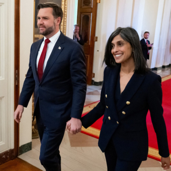 Burmu ne nosi jer "stalno pere sudove": Druga dama Amerike je sve bliža razvodu? FOTO