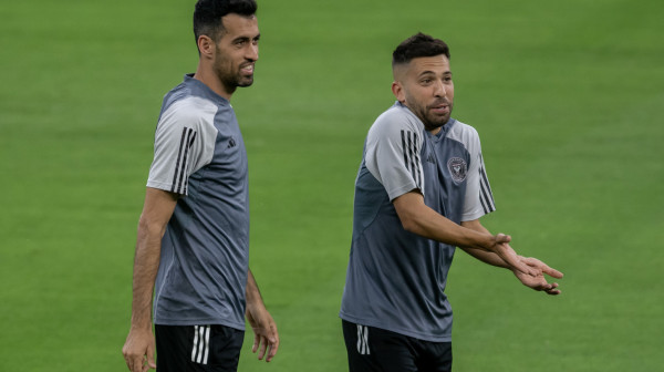 U senci Mesia... Alba i Buskets završili karijere