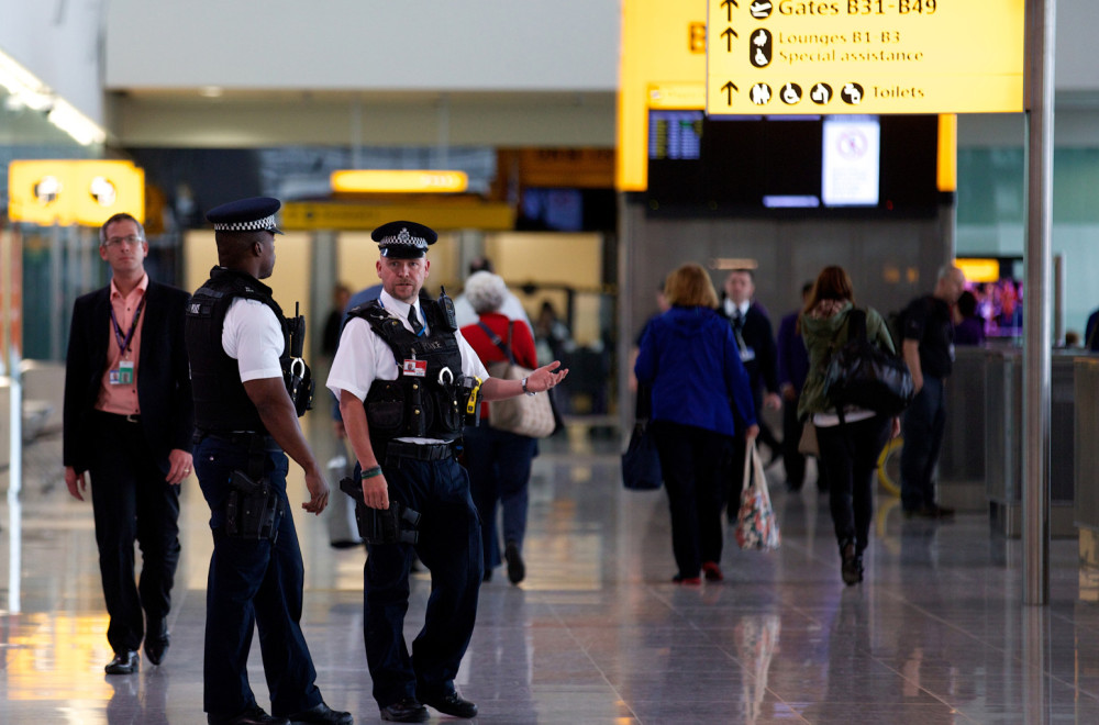Izvršen napad na Hitrou: Povređeno više ljudi FOTO/VIDEO