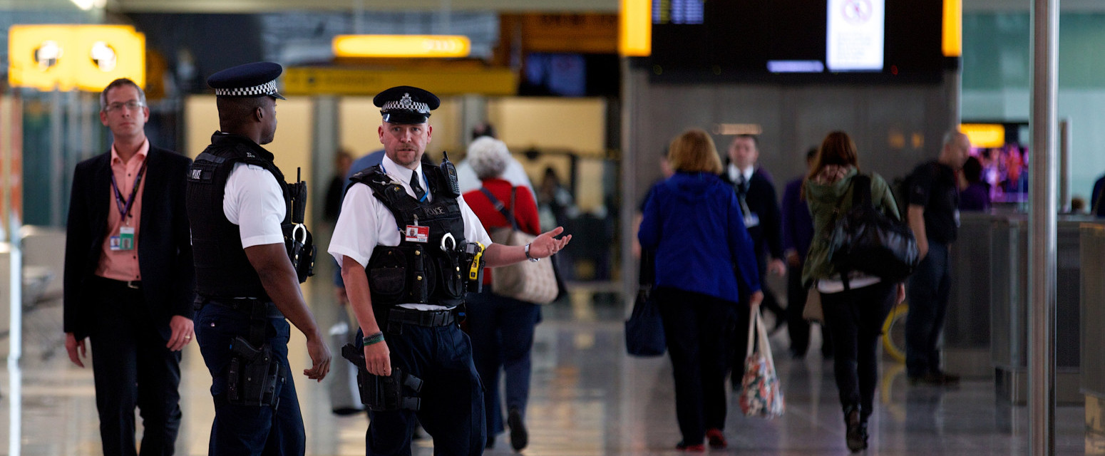 Drama na aerodromu: Putnici ostali zarobljeni u avionu zbog sumnjivog kofera