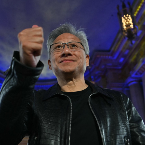 Čovek u kožnoj jakni priznao: "Ne znam da li će AI uništiti čovečanstvo"