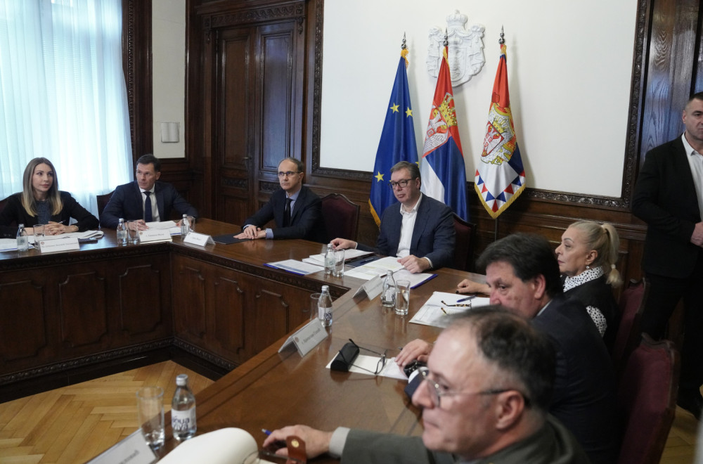 Vučić nakon sastanka: Razmotreno više scenarija; Dobio sam detaljan izveštaj o stanju rezervi FOTO