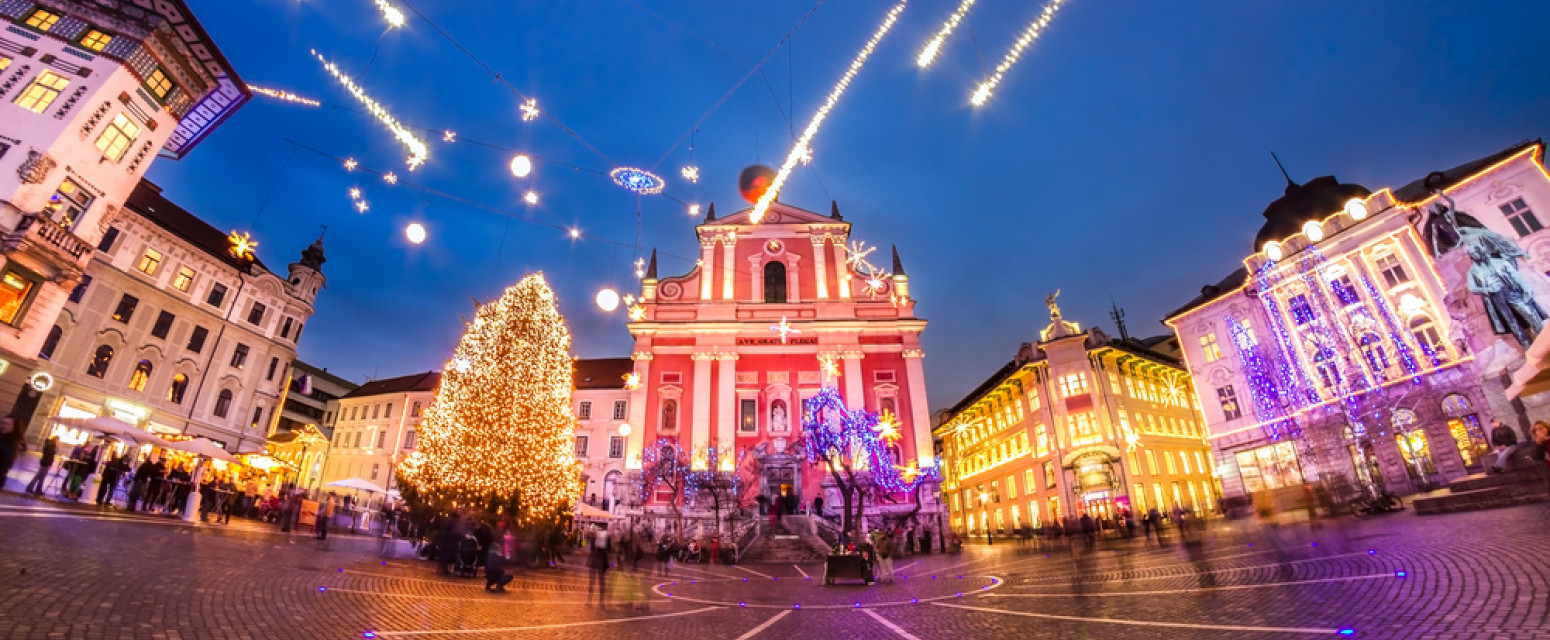 Hrvatu na Adventu u Ljubljani zasmetali Srbi:"Igraju kolo, vidite gde drže srpsku zastavu" VIDEO