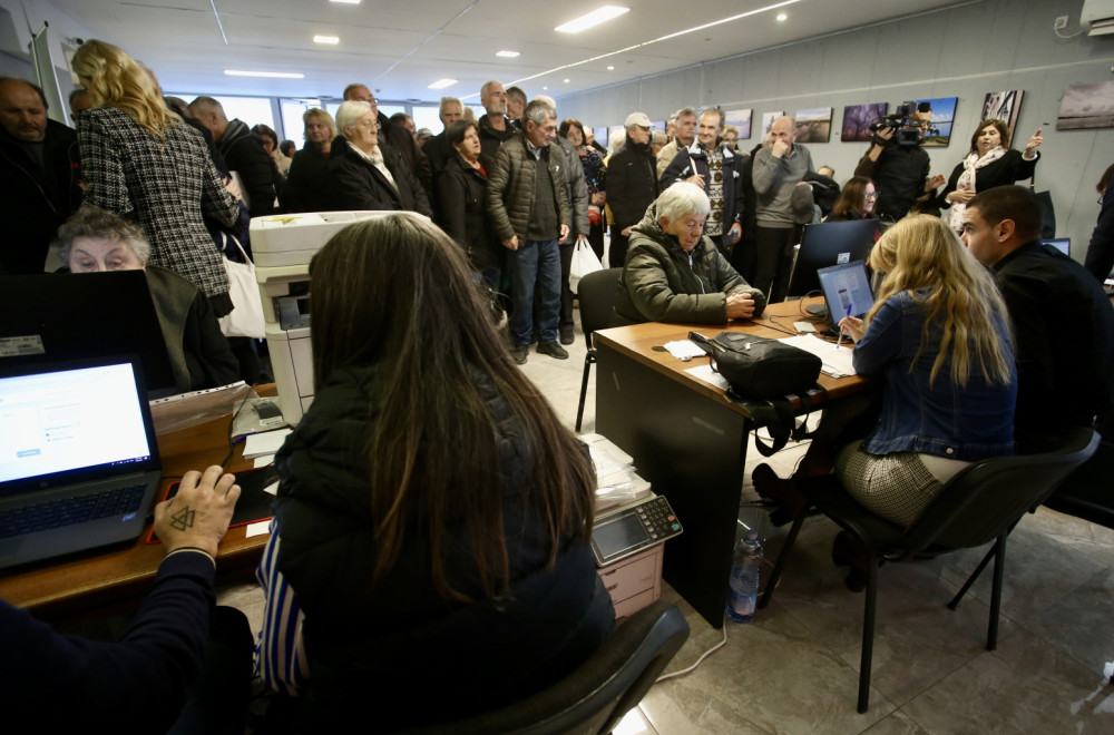 Na inicijativu Vučića; Senzacionalno: Do 15 časova 14.500 ljudi se prijavilo za upis prava svojine!