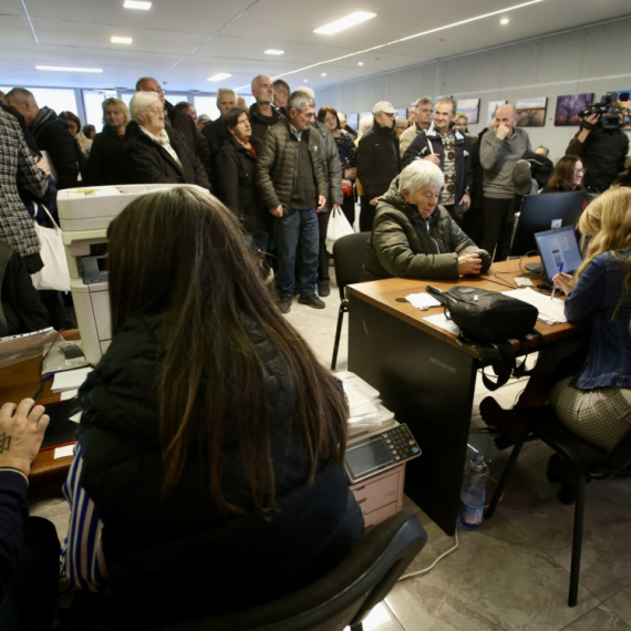 Na inicijativu Vučića; Senzacionalno: Do 15 časova 14.500 ljudi se prijavilo za upis prava svojine!