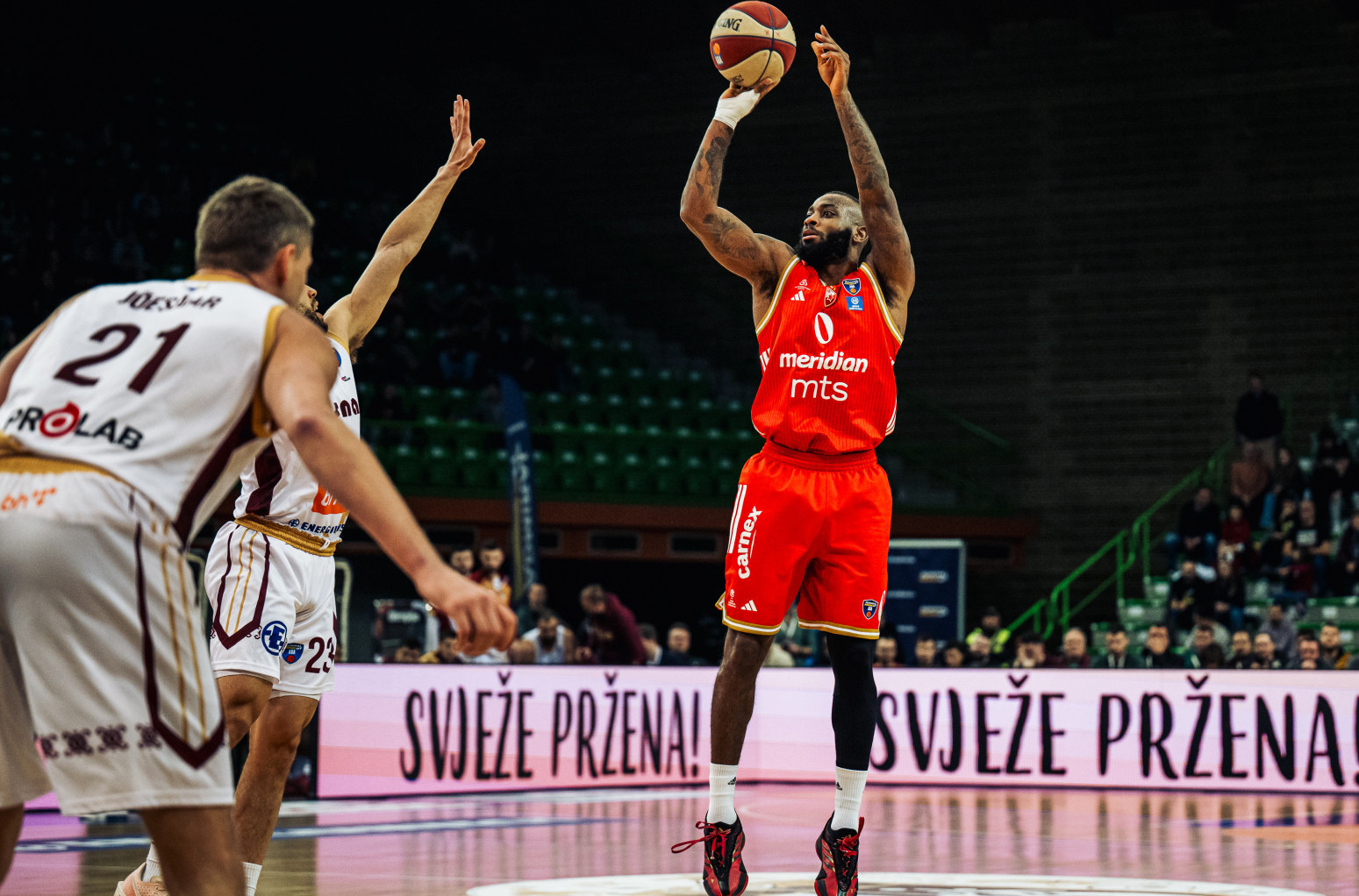 Zvezda ima dvocifrenu prednost