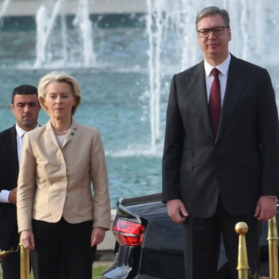 Vučić sutra u Briselu na večeri kod Ursule fon der Lajen; Prisustvovaće i Košta