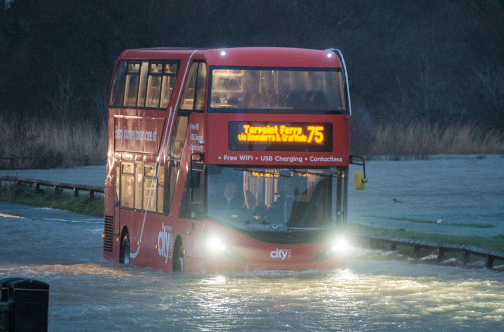 Oluja je stigla; Izdato preko 30 upozorenja; Opasno je po život FOTO