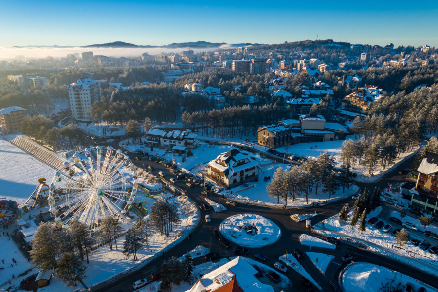 Zlatibor posetilo 100.000 ljudi: Srpska planina popunjena za praznike, obara rekorde FOTO
