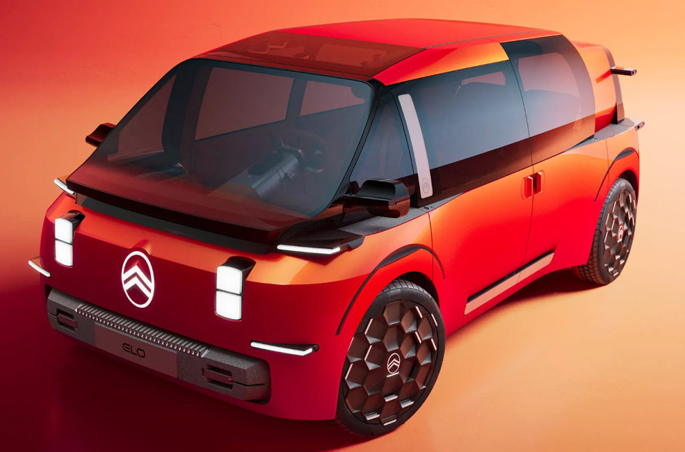 SUV je uništio minivan, ali izgleda da to niko nije javio Citroenu FOTO