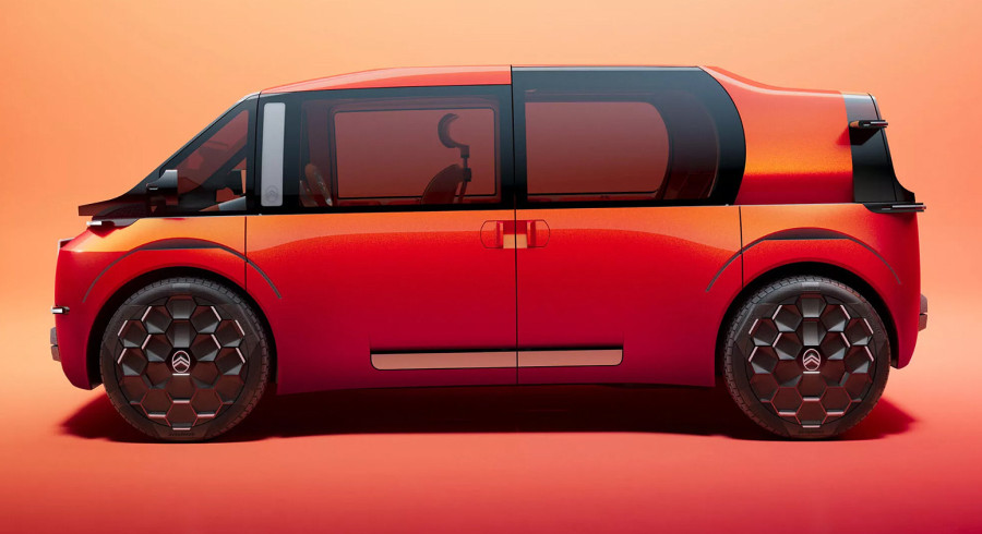 SUV je uništio minivan, ali izgleda da to niko nije javio Citroenu FOTO