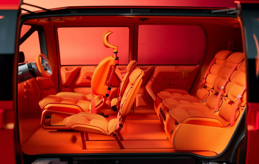 SUV je uništio minivan, ali izgleda da to niko nije javio Citroenu FOTO