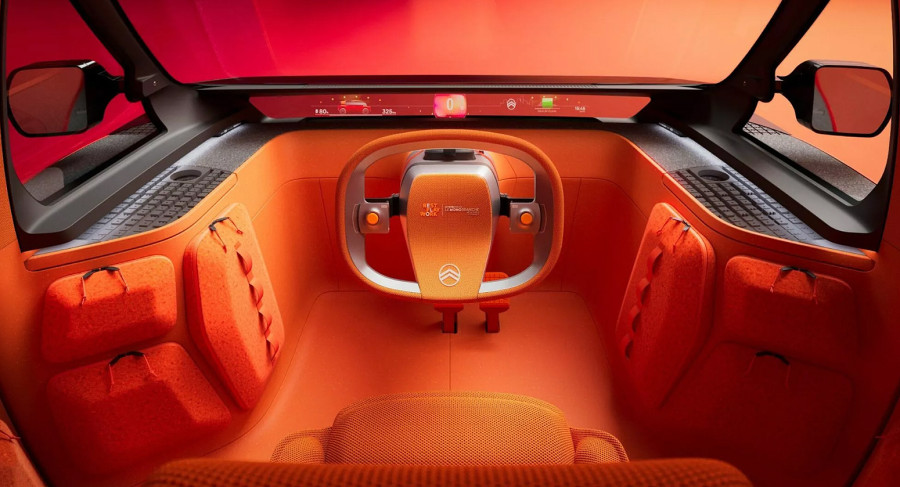 SUV je uništio minivan, ali izgleda da to niko nije javio Citroenu FOTO