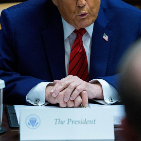 Tramp potpisao: Šta će biti s naftom? "Ovo bi bila pretnja za SAD"